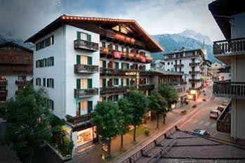 De Len Hotel 4*